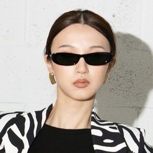 Chic Black Sunglasses